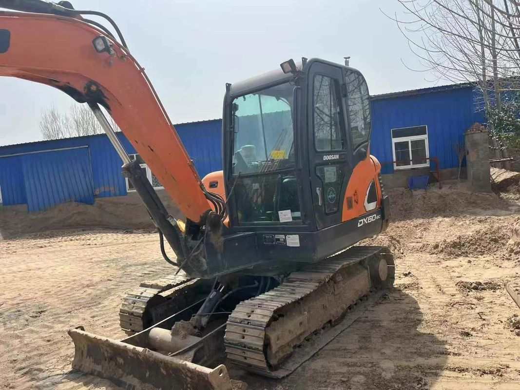 Goed onderhouden gebruikte 2020 Doosan DX60-9C 6 ton graafmachine voor landschapsontwerp