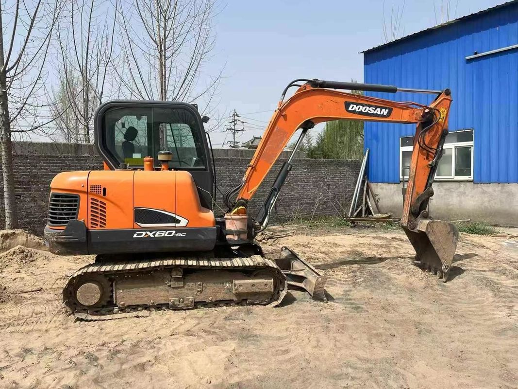 Goed onderhouden gebruikte 2020 Doosan DX60-9C 6 ton graafmachine voor landschapsontwerp