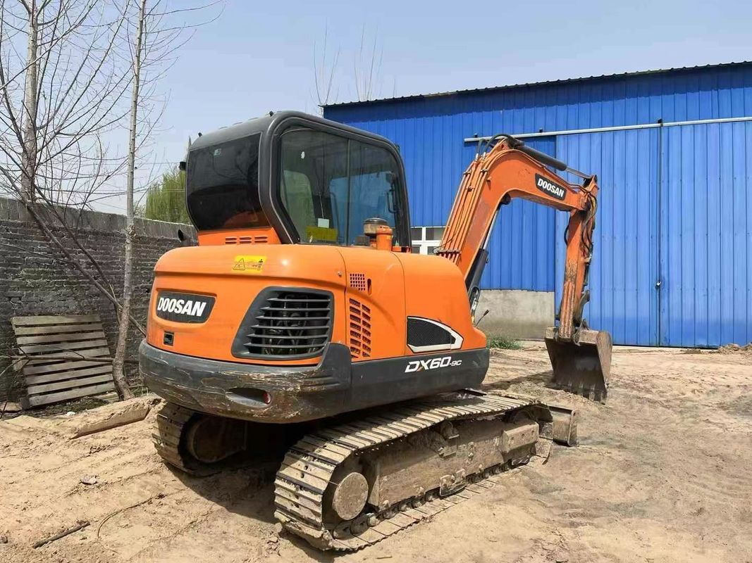 Goed onderhouden gebruikte 2020 Doosan DX60-9C 6 ton graafmachine voor landschapsontwerp