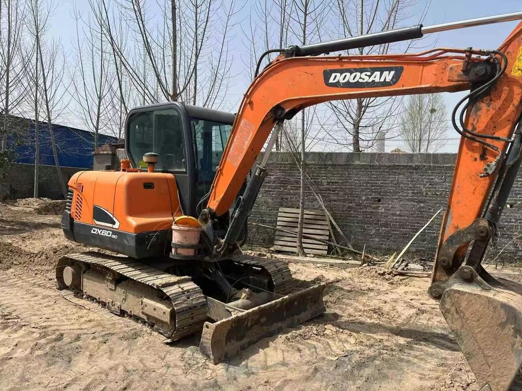 Goed onderhouden gebruikte 2020 Doosan DX60-9C 6 ton graafmachine voor landschapsontwerp