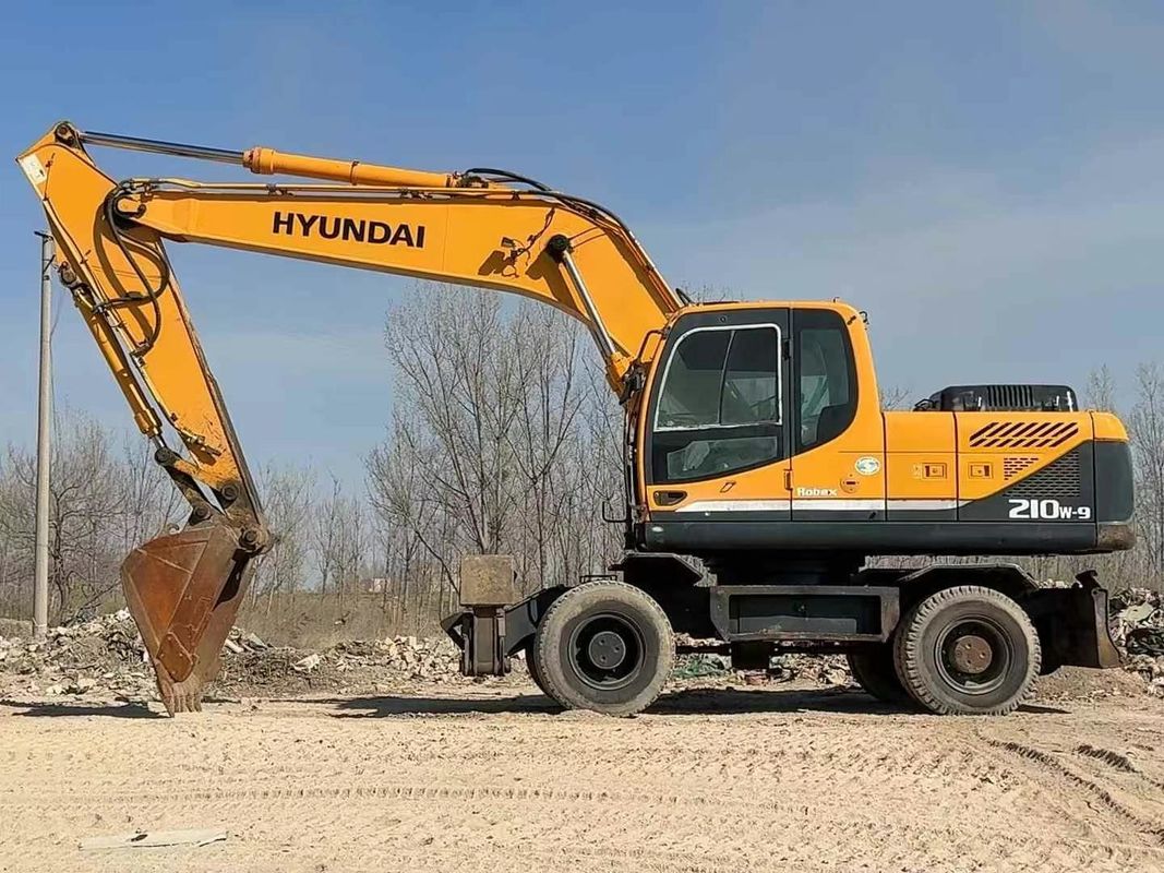 Gebruikte 2014 Hyundai 210-9 wielgraafmachine. Betrouwbare staat. Goedkope prijs.