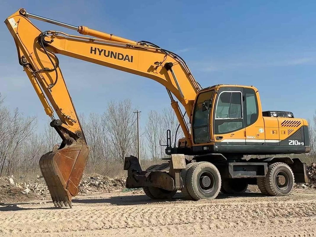 Gebruikte 2014 Hyundai 210-9 wielgraafmachine. Betrouwbare staat. Goedkope prijs.