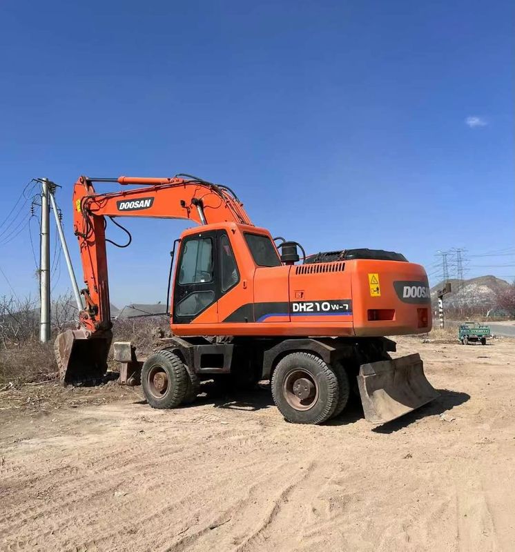 Gebruikte Doosan DH210 wielgraafmachine met hydraulische aandrijving en werkgewicht