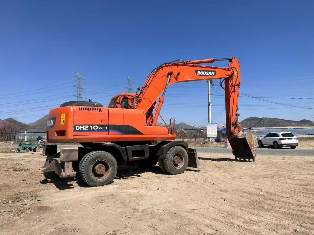 Gebruikte Doosan DH210 wielgraafmachine met hydraulische aandrijving en werkgewicht