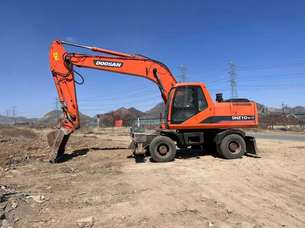 Gebruikte Doosan DH210 wielgraafmachine met hydraulische aandrijving en werkgewicht