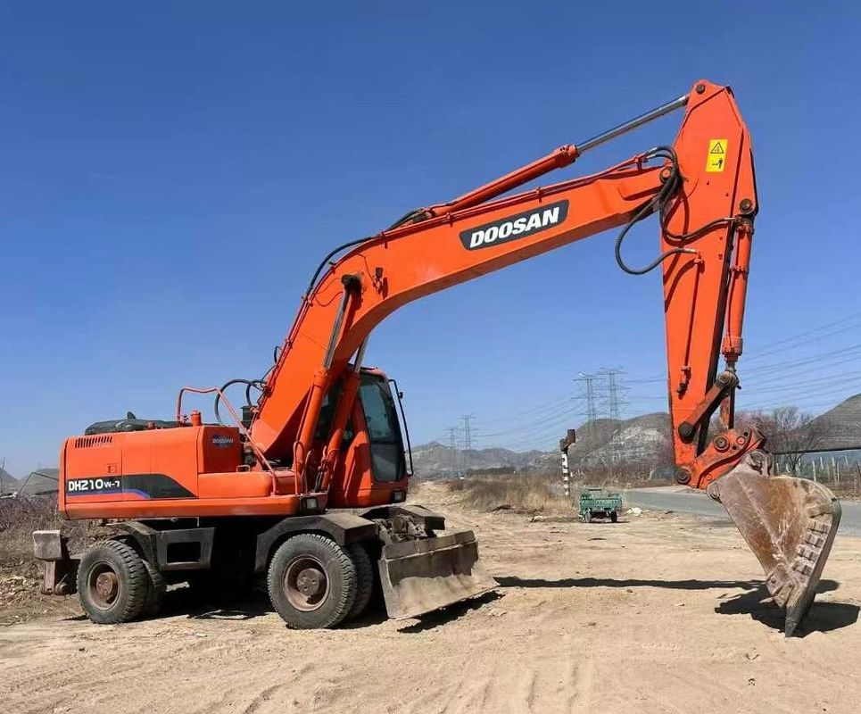 Gebruikte Doosan DH210 wielgraafmachine met hydraulische aandrijving en werkgewicht