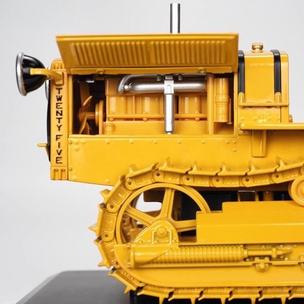 Diecast Masters 1:16 Scale 25 Tractor Model DM Alloy Farm Vehicle Miniatuur 85679