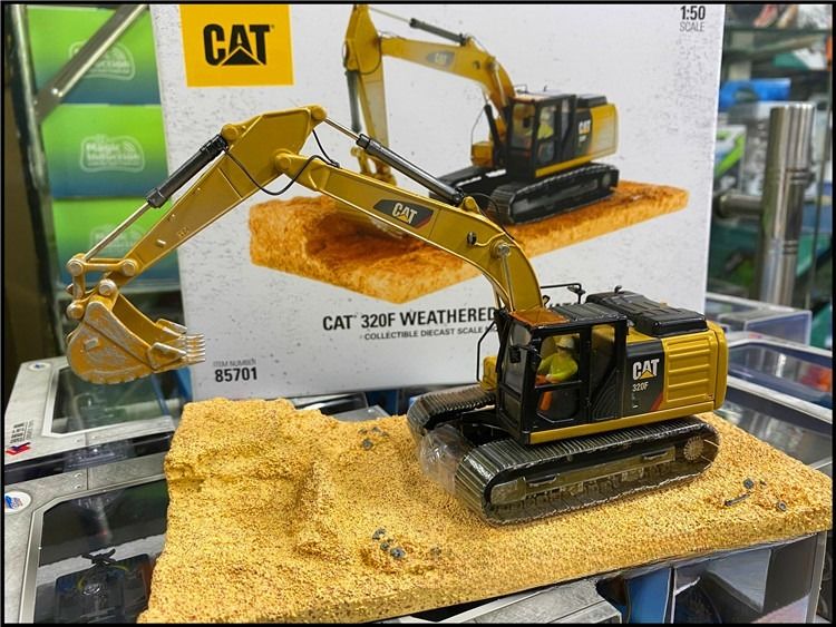 Diecast Masters DM 85701 Caterpillar 320F Hydraulische graafmachine 1:50