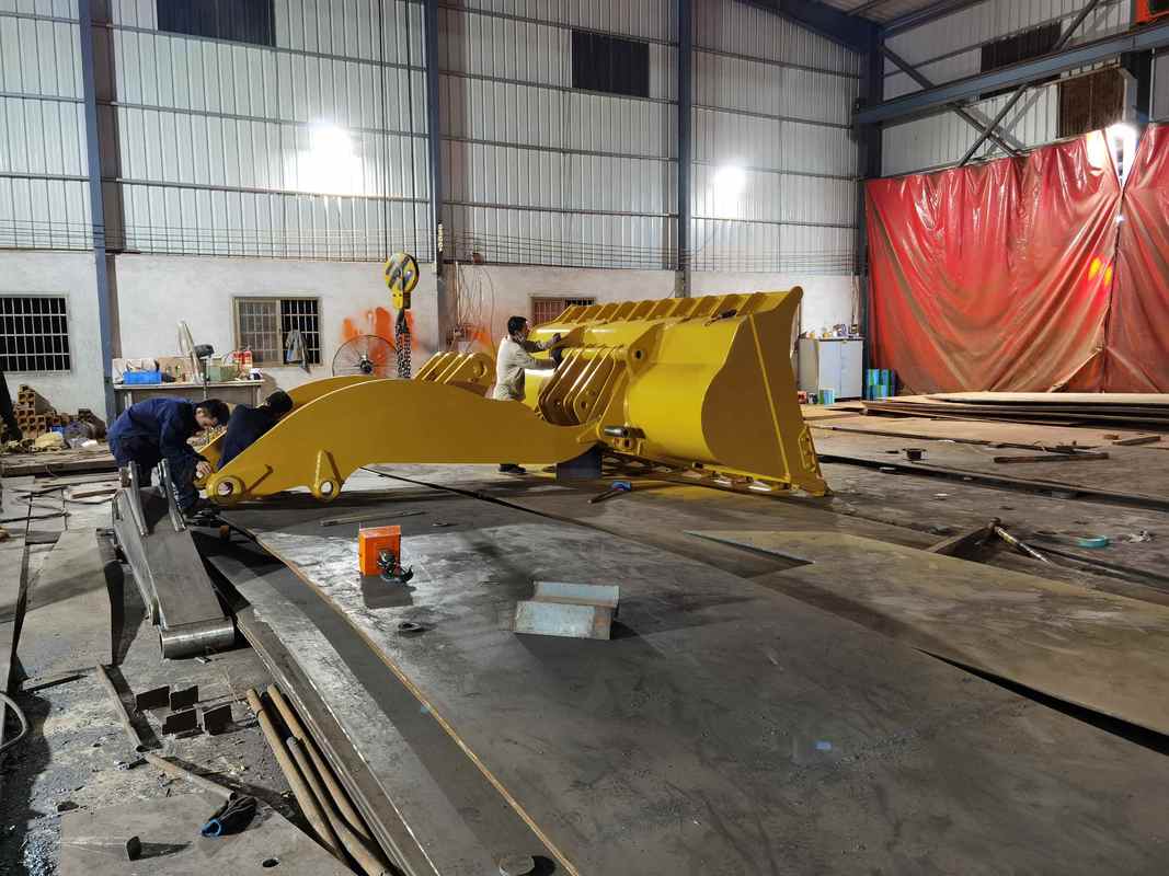 Op maat gemaakte 5,5 kubieke meter graafbak voor Cat 980 wiellader - zware Q355B rotsbak