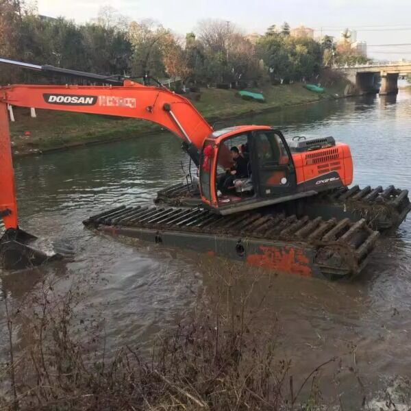 Amfibische graafmachine Pontoon Drijvende onderstel met kruiperketen voor reservoirs Dredging Sand Gravel Bodemtanks