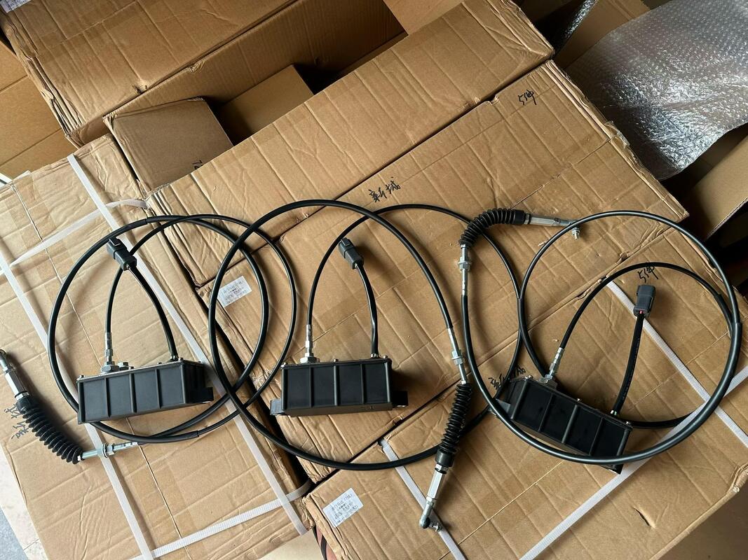 Excavator motoronderdelen Throttle motoronderdelen Versnelling motor controller hefbomen Constructie machineonderdelen