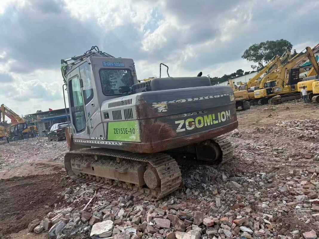 Gebruikte rupsgraafmachine van 13 ton Zoomlion ZE135G/E-10‌ 2020 jaar machine te koop